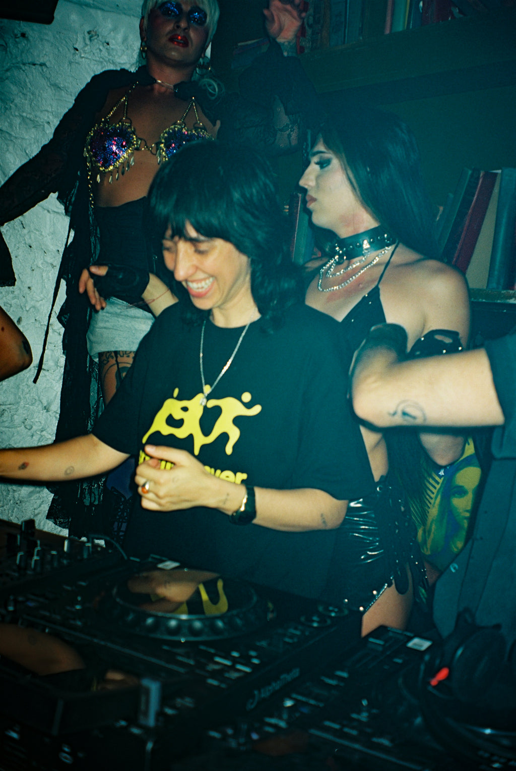 SMIILE RAVER TEE BLACK
