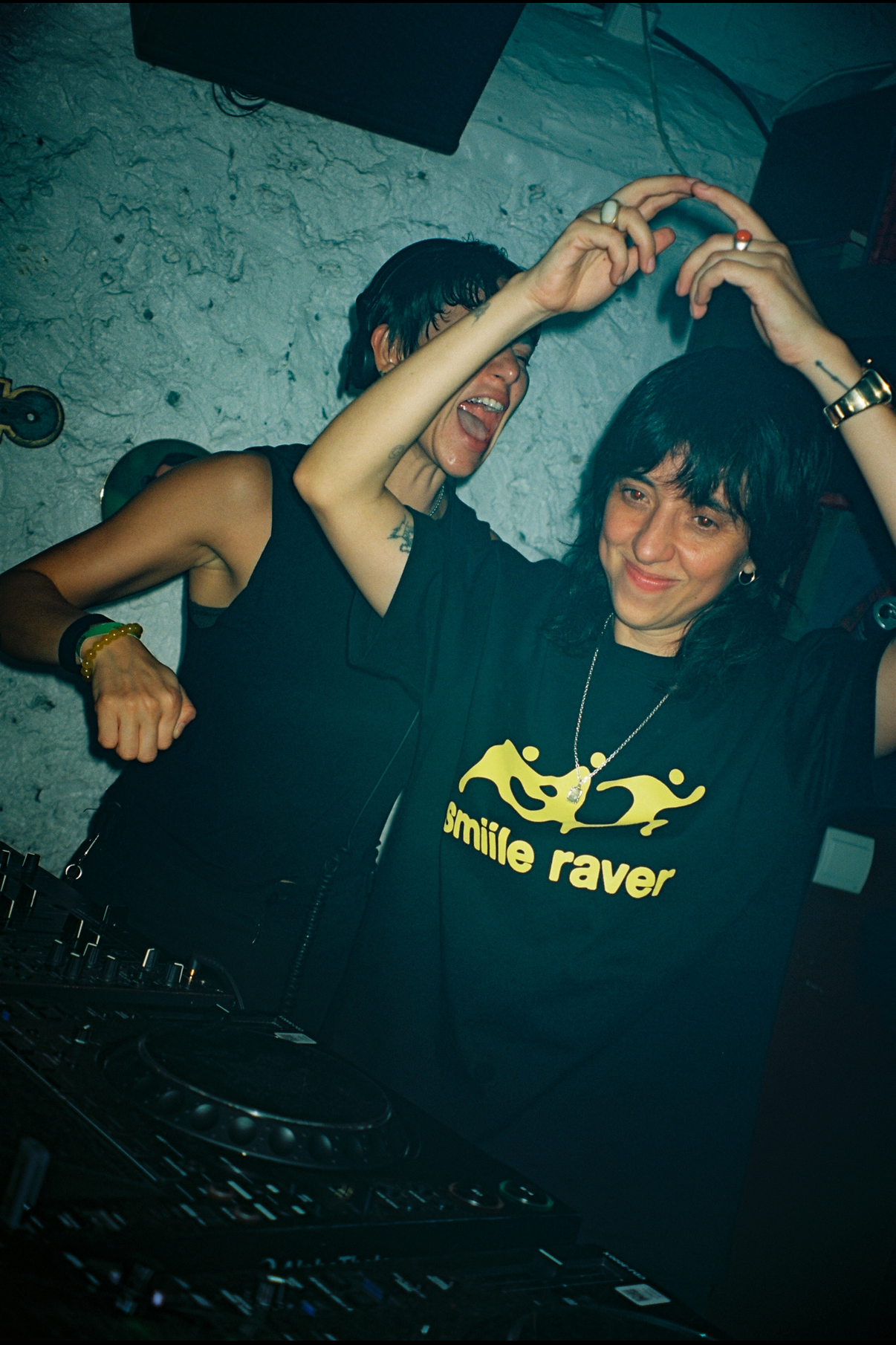 SMIILE RAVER TEE BLACK